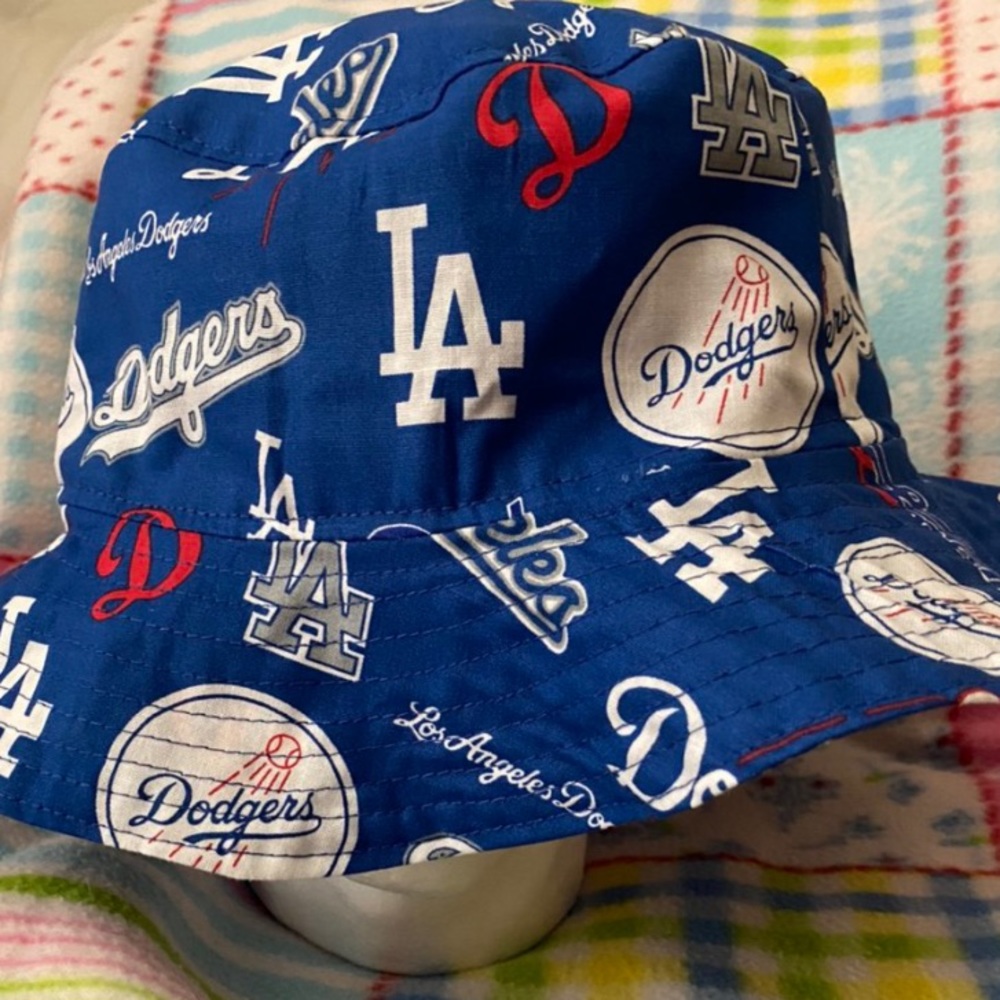Dodgers Bucket hat. Comes with a matching mask